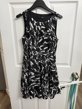Express Black White Abstract Pleated Fit Flare Dress Size 6 Office Siren Career