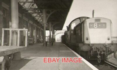 FOTO LEUCHARS KREUZUNG EIN GÜTERZUG FÄHRT DURCH DEN BAHNHOF LEUCHARS. AT THI