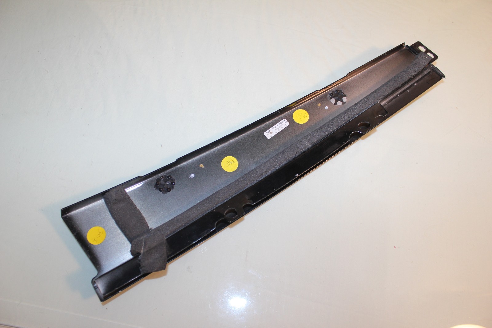 BENTLEY CONTINENTAL FLYING REAR RIGHT TRACK B PILLAR  TRIM STRIP  3W5839890F