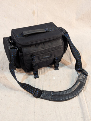 Samsonite Deluxe black with blue accents digital or film camera or camcorder bag