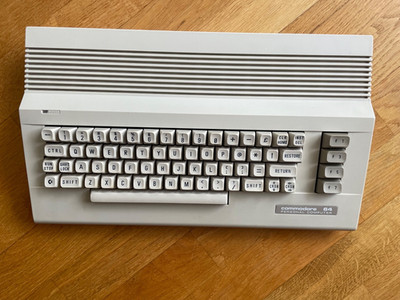 IHR COMMODORE C64 C ohne alles: 'build your own' SN: DA4111851B1 made in Germany