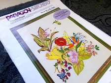 PARADISE FOUND Vtg Crewel Embroidery Kit,Hawaii Floral Hummingbird, Paragon 0308