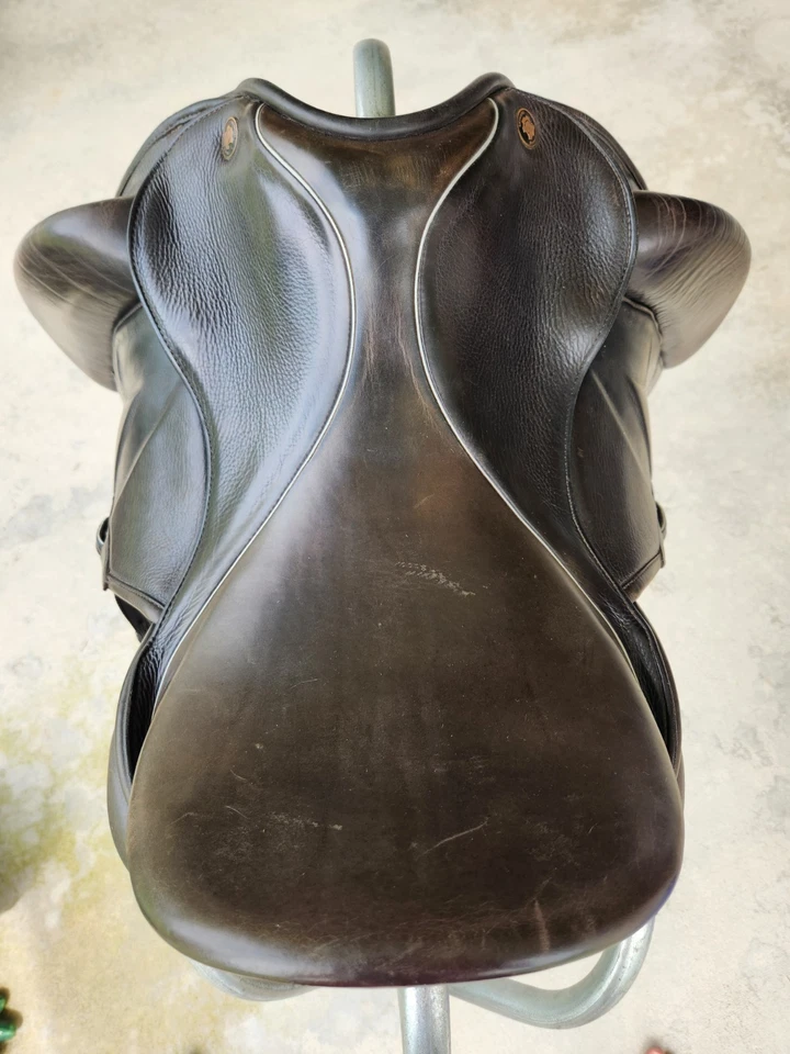 Sillín de doma alemán Hennig 16 pulgadas  Foto 4 de 4
