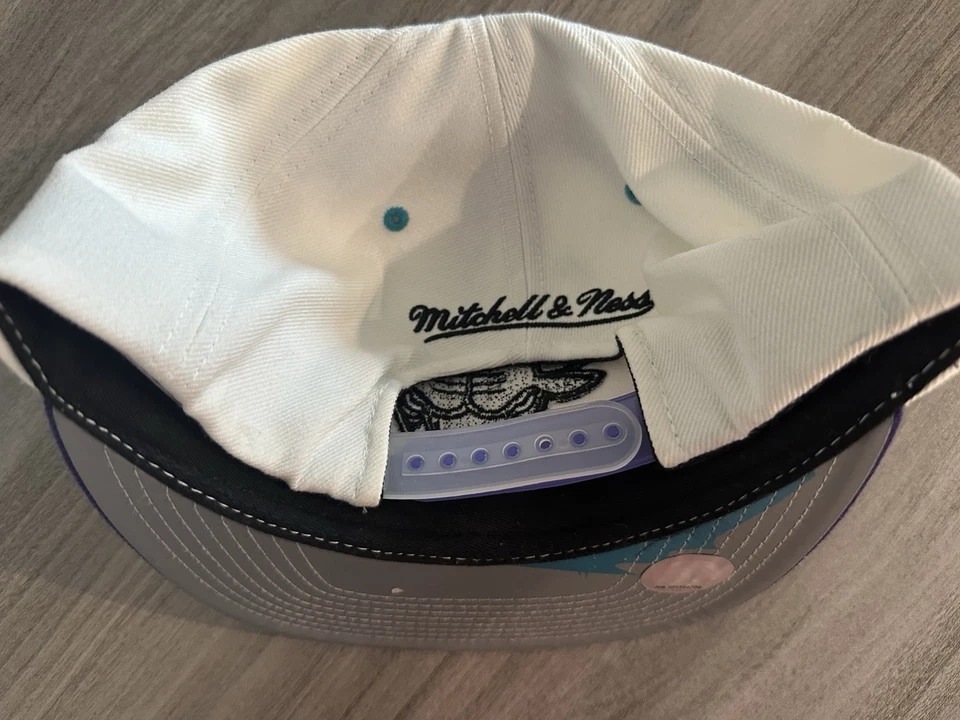 Gorra Mitchell & Ness NBA Chicago Bulls Snapback blanca y púrpura Foto 3 de 4