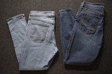 Lote de 2 jeans ajustados de tiro medio Levi’s para mujer 31x30 y 30x28 escena Y2k gótica