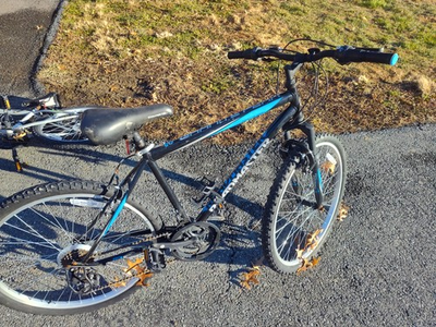#ad ROADMASTER Granite Peak 26quot; Black Blue 18 Speed Mountain Bike $180.00