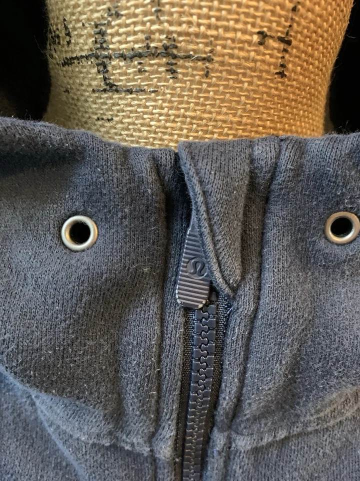 Sudadera con capucha vintage Lululemon para mujer talla 10 cremallera completa azul marino acolchada Foto 3 de 4