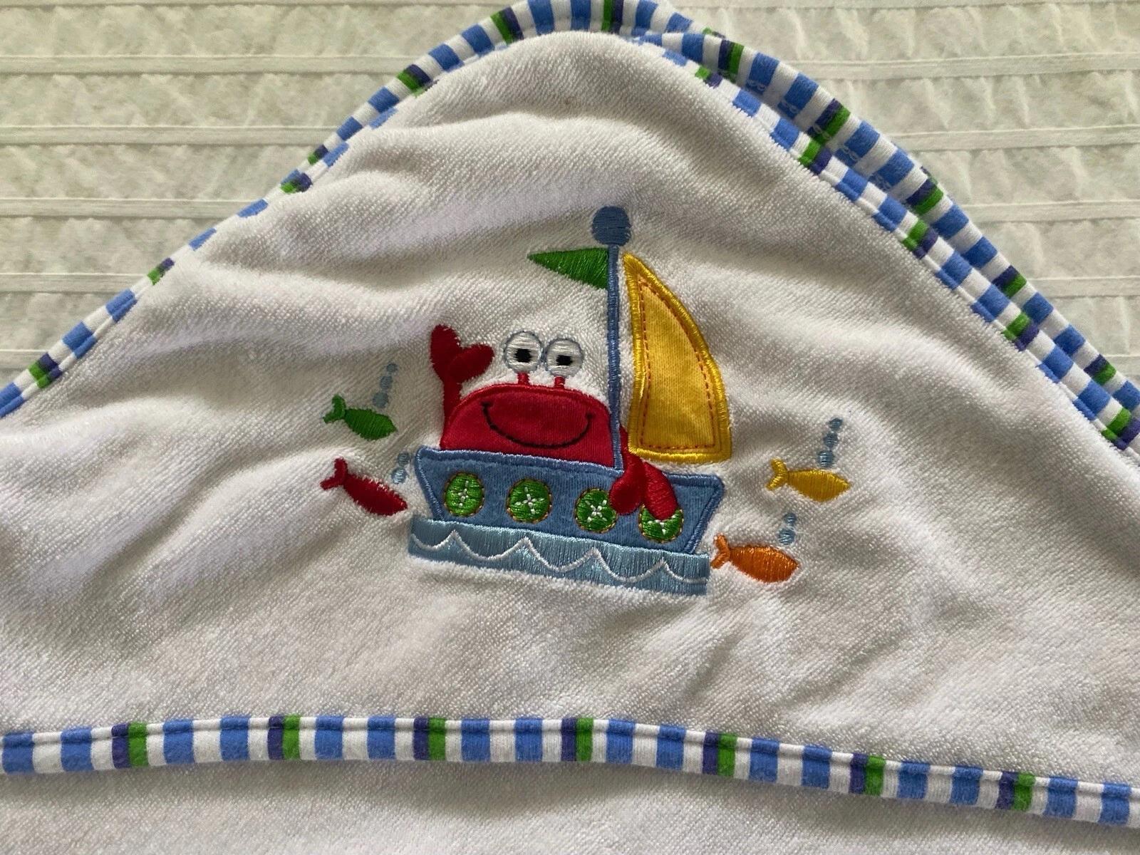 Babies R Us 2012 White With Blue Trim Lobster Hooded Towel Size 28" x 30" EUC
Opens in a new window