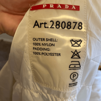 8000degreeになりす。他の方は購入出来ませんよろしくお願いします！ Authentic Prada lightweight off-white puffer jacket s | eBay