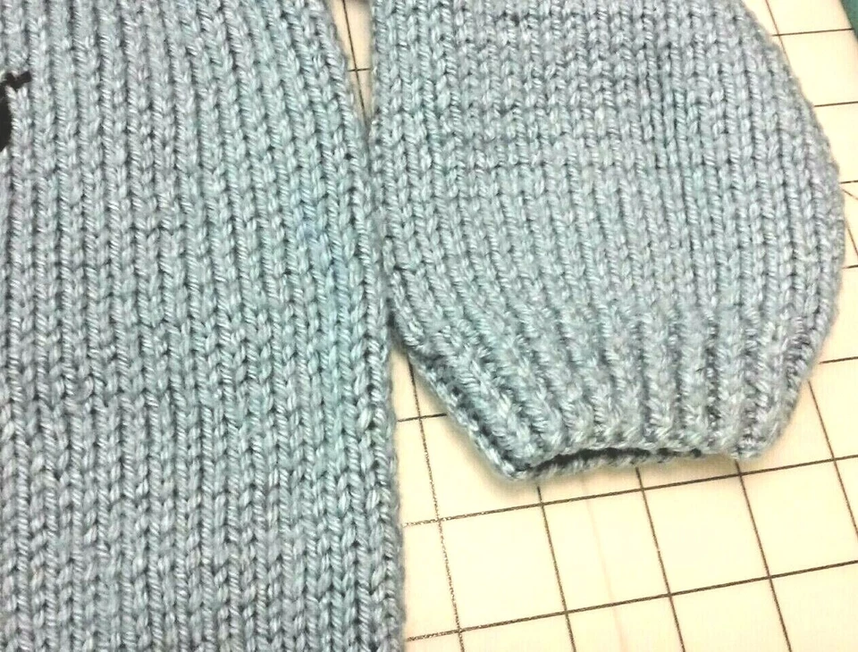 Nuevo Suéter Pullover Mickey Mouse Manga Raglán para Niños Tejido a Mano 2T a 5T Foto 4 de 4