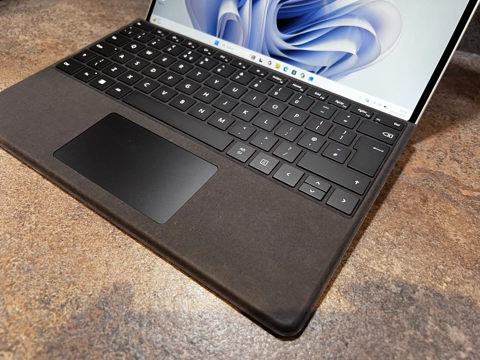 Microsoft Surface Pro 10 | Core Ultra 7 | 16 GB | 256 GB | Type Cover Bundle - Image 3 of 4