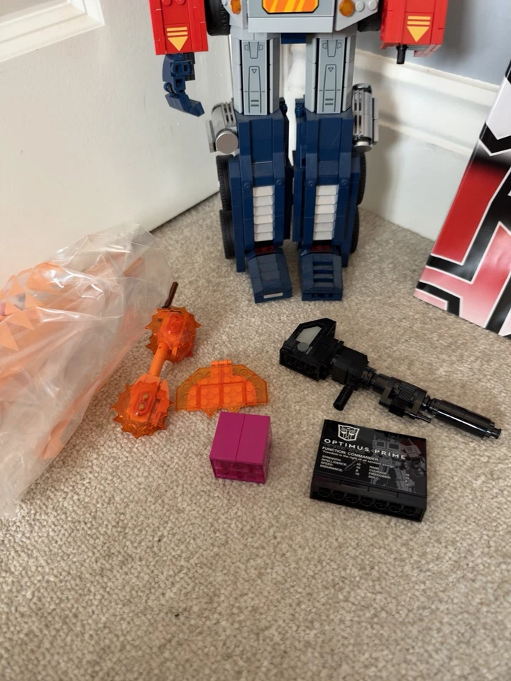 LEGO Icons 10302 Optimus Prime, photo 4 of 5