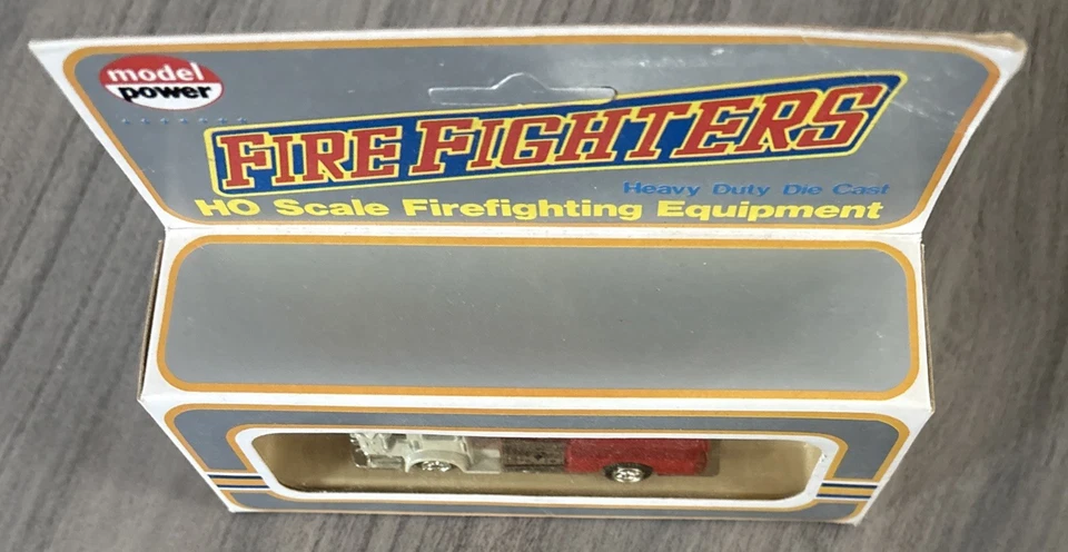 Model Power 7766 American LaFrance Fire Pumper White / Red 1/87 HO Die-cast - Image 4 of 4