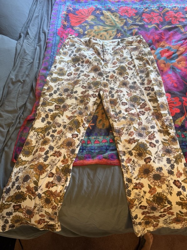Cleo + Wolf Women’s Floral Ultra High Rise Ankle Denim Pants 34w x27l