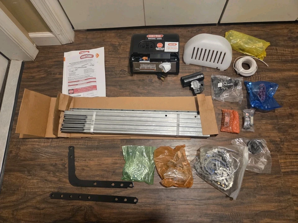 Genie 1/2 HP Durable Chain Drive Garage Door Opener w/ Remote & Button No. 1035 - Image 3 of 4