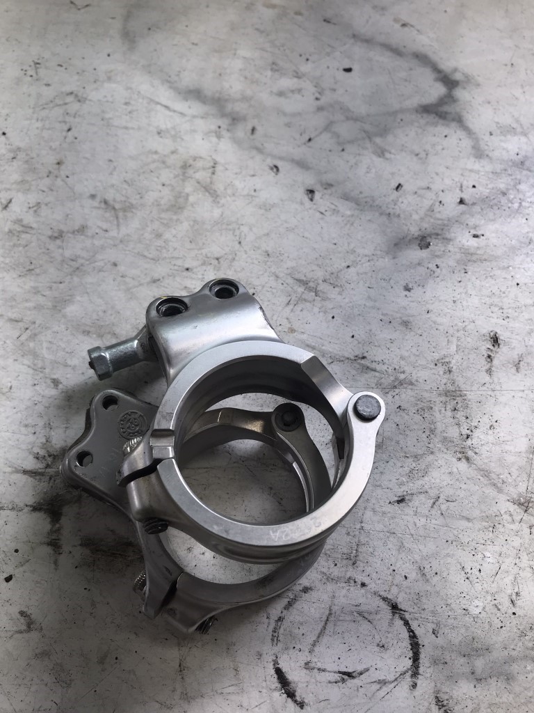専用⑮ 24 Ducati Panigale V2 955 Left Right Handlebar Handle Bar Clamps
