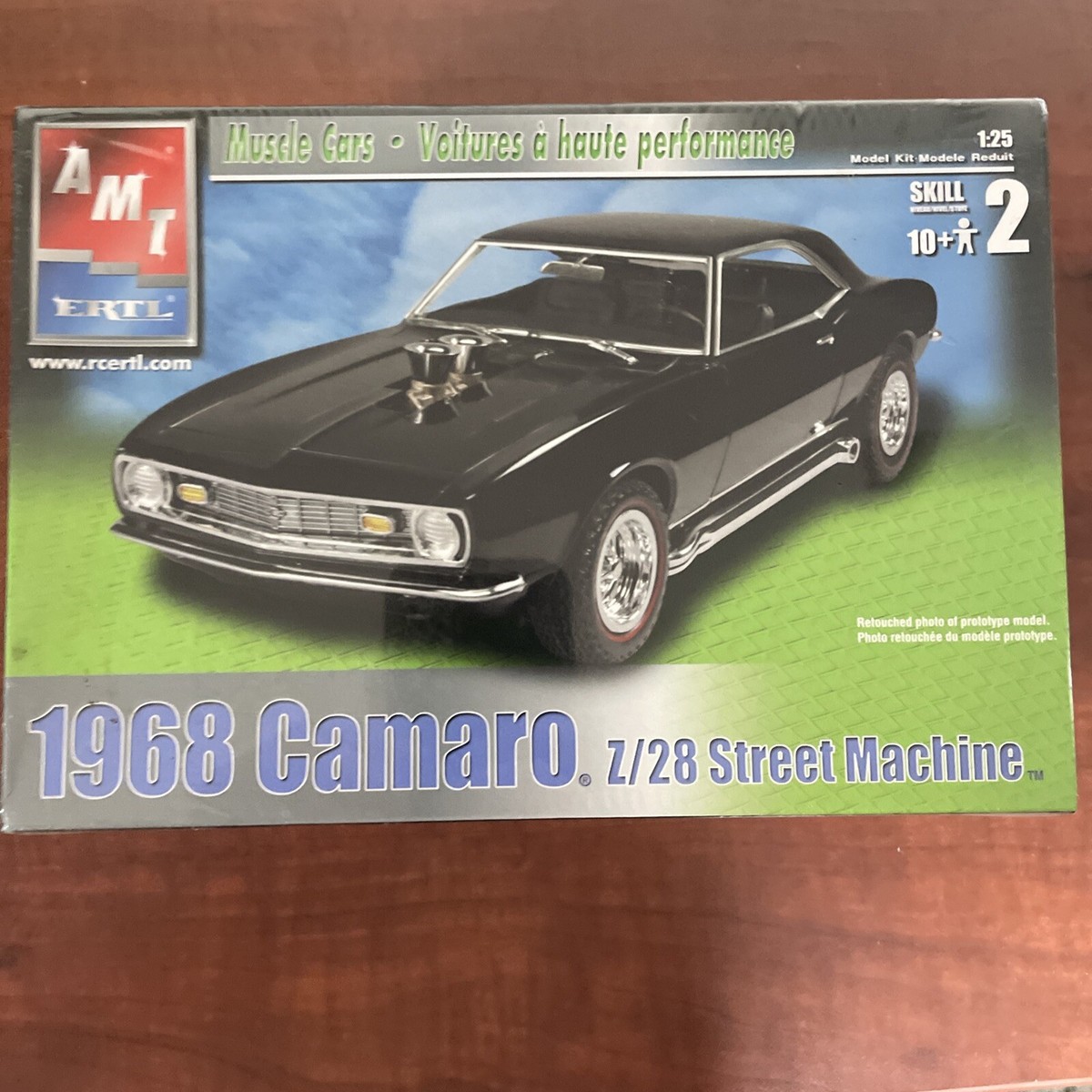 AMT-ERTL 1:25 Scale Plastic Model Kit: 1968 Camaro Z/28 Street