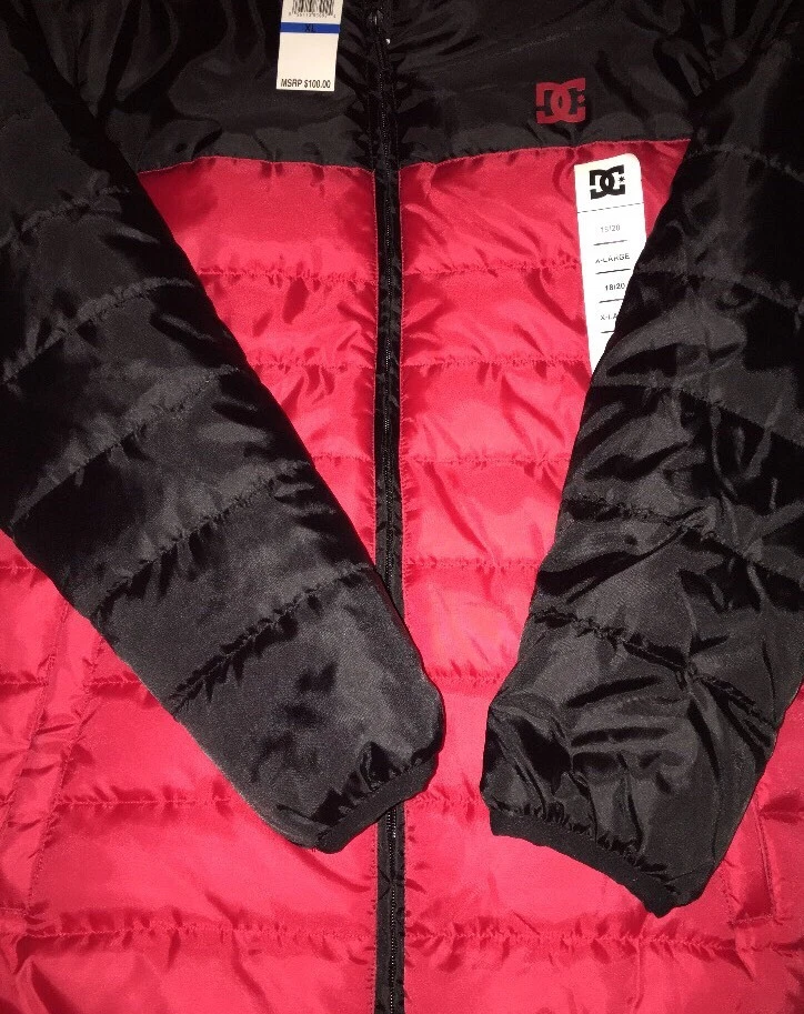 CHAQUETA ACOLCHADA DE PARACAIDISTA DC LOGO para jóvenes niños rojo profundo talla XL18/20 PRECIO DE VENTA SUGERIDO POR EL FABRICANTE $100.00 Foto 4 de 4