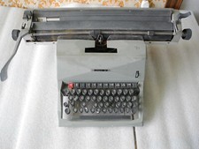 Typewriter Olivetti 82 Diaspron Period for Vintage Years 60 Antique thumbnail