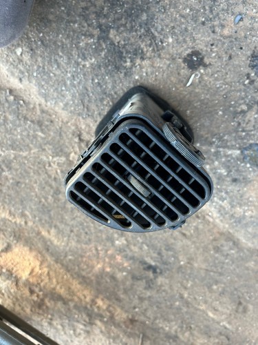 Grille Aération Droite Passager Pour Ford Transit 2.0 Année 2006 - Occasion Bon état