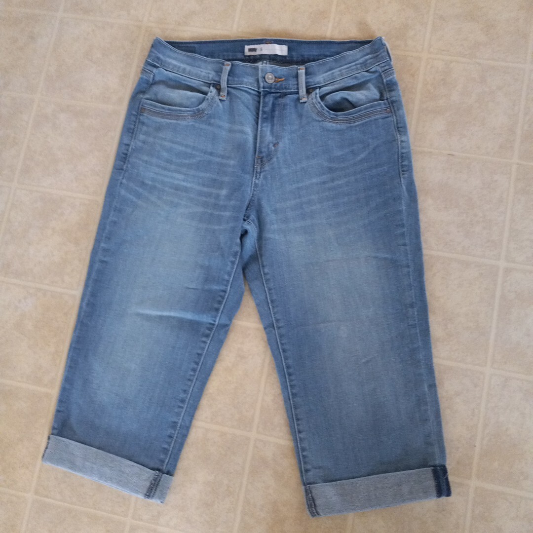 Levi's Womens Size 6 Blue Cropped Cuffed Stretch Jean