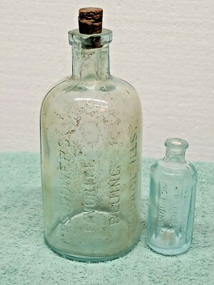 Vtg MRS BOWERS FAVORITE BLUING CHICAGO ILLS GLASS BOTTLE COL SAM JOHNSON 