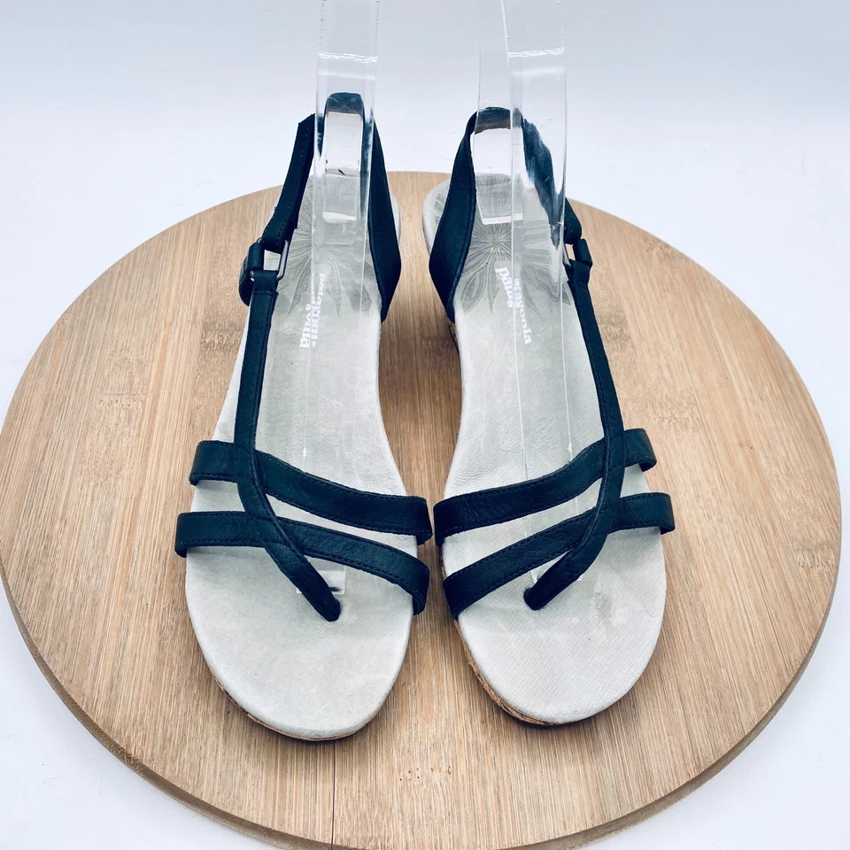 Sandalias de cuña Patagonia para mujer 5,5 de cuero negro con tira trasera Peep Foto 2 de 4