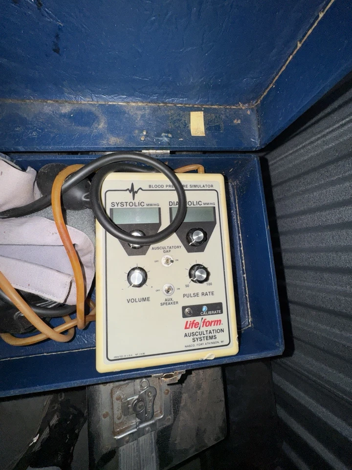 Simulador de pressão arterial Life Auscultation Systems com braço e estojo de manequim - Imagem 2 de 4