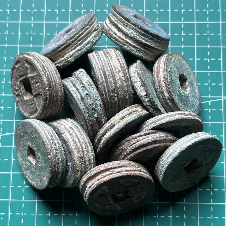Lot ± 250 Grams Chinese Song Dynasty Bronze Coin Clumps – Java Indonesia Find #2 - Image 1 of 4