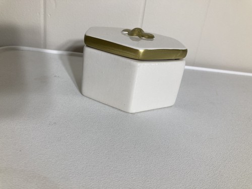 White Hexagon Trinket Box, Jewelry Box With Gold Honey Bee On Top - Picture 3 of 9