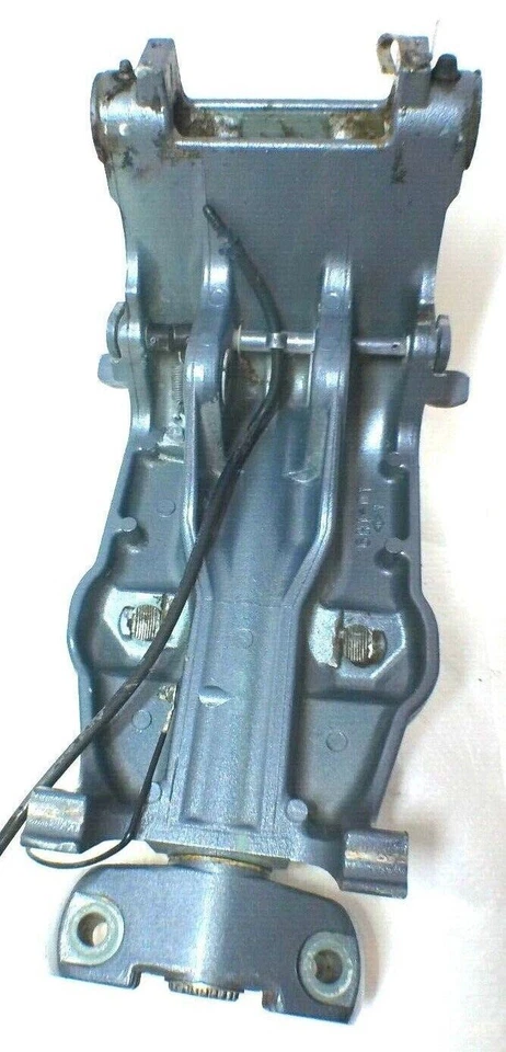 Soporte giratorio Yamaha 6H1-43311-02-4D '04-09 60-90hp Foto 3 de 4