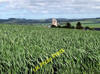 Foto 6x4 üppige Felder Cupar Ein sehr windiger Tag in Fife, Blick über den c2015