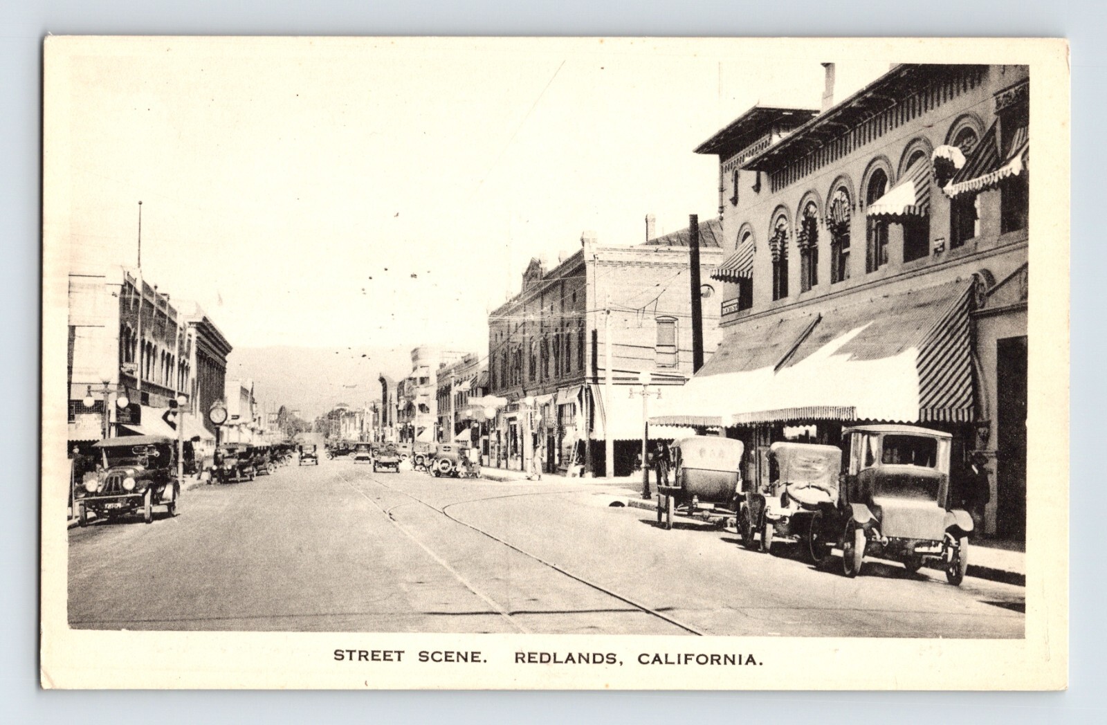 Postal California Redlands CA Street Sene Downtown Cars años 20 sin publicar dividida