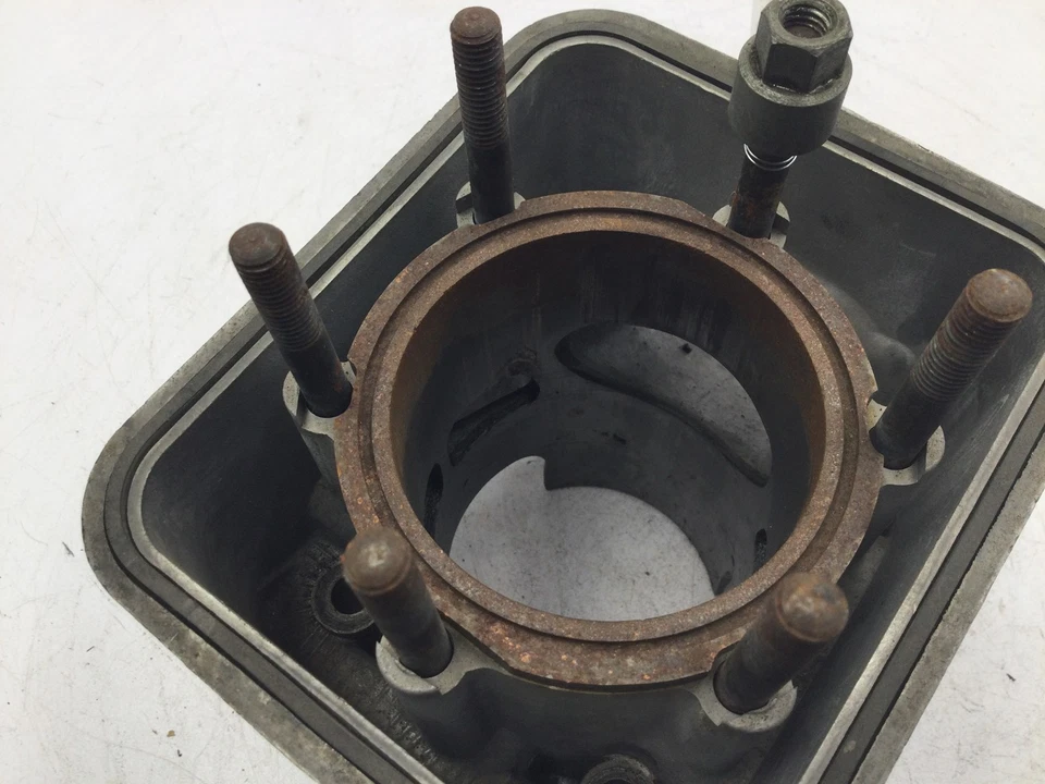 Cilindro Ski-Doo Formula Plus MX 537 420913207 necesita diámetro Foto 3 de 4