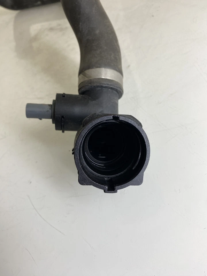 AUDI A4 B9 2.0 TFSI PETROL LOWER RADIATOR COOLANT HOSE 8W0122055L 2015-2019 — 第 2/4 张图片