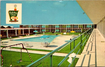 #ad SWIMMING POOL Holiday Inn EAU CLAIRE Wisconsin WI roadside Postcard $7.98