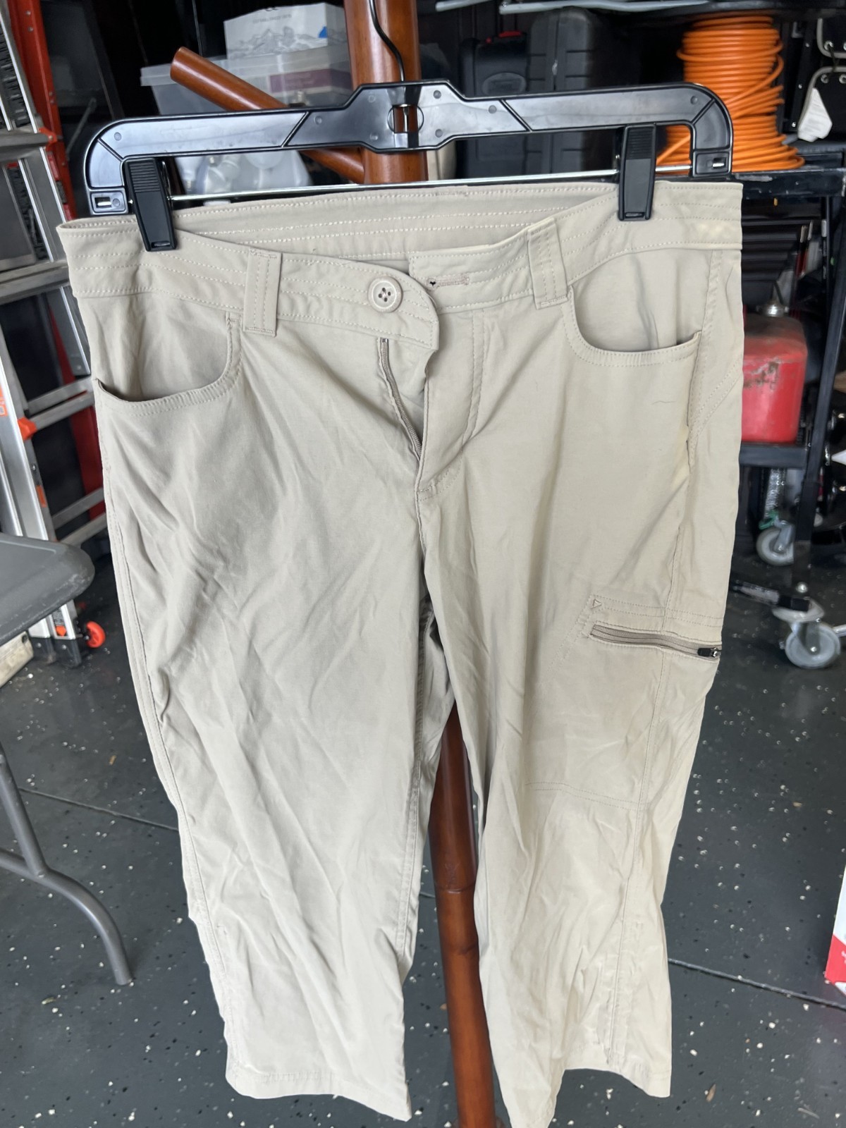 Eddie Bauer Capris - Size 6 - Khaki Colored  Pants