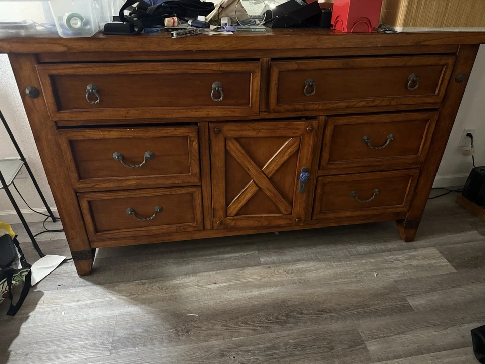4-o Rustic Wood Queen Bedroom w/ Headboard, Footboard, Dresser & 2 Nightstands. - Image 3 of 4