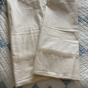 Pair Lauren Ralph Lauren Cream Pillow Cases Standard EUC