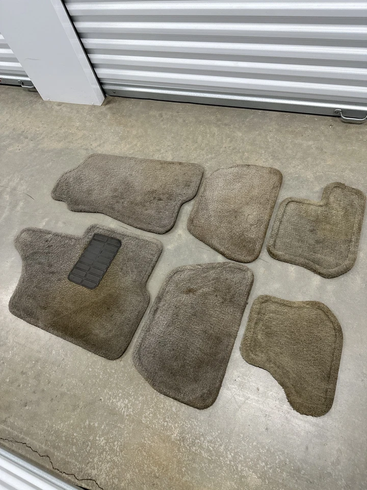 Alfombrilla OEM GM Suburban Tahoe Escalade ESV Yukon XL 1999-2013 Sierra Silverado Foto 2 de 4