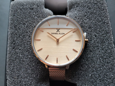 Damen Uhr von DANIEL KLEIN, neu in der originalen Box
