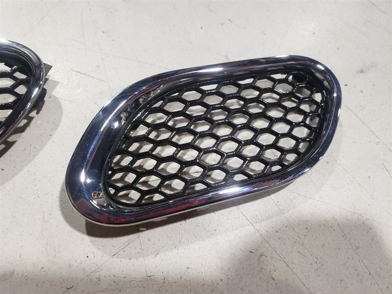 2007 Maserati Quattroporte Sport GT Right Side Fender Grille Insert Trims OEM