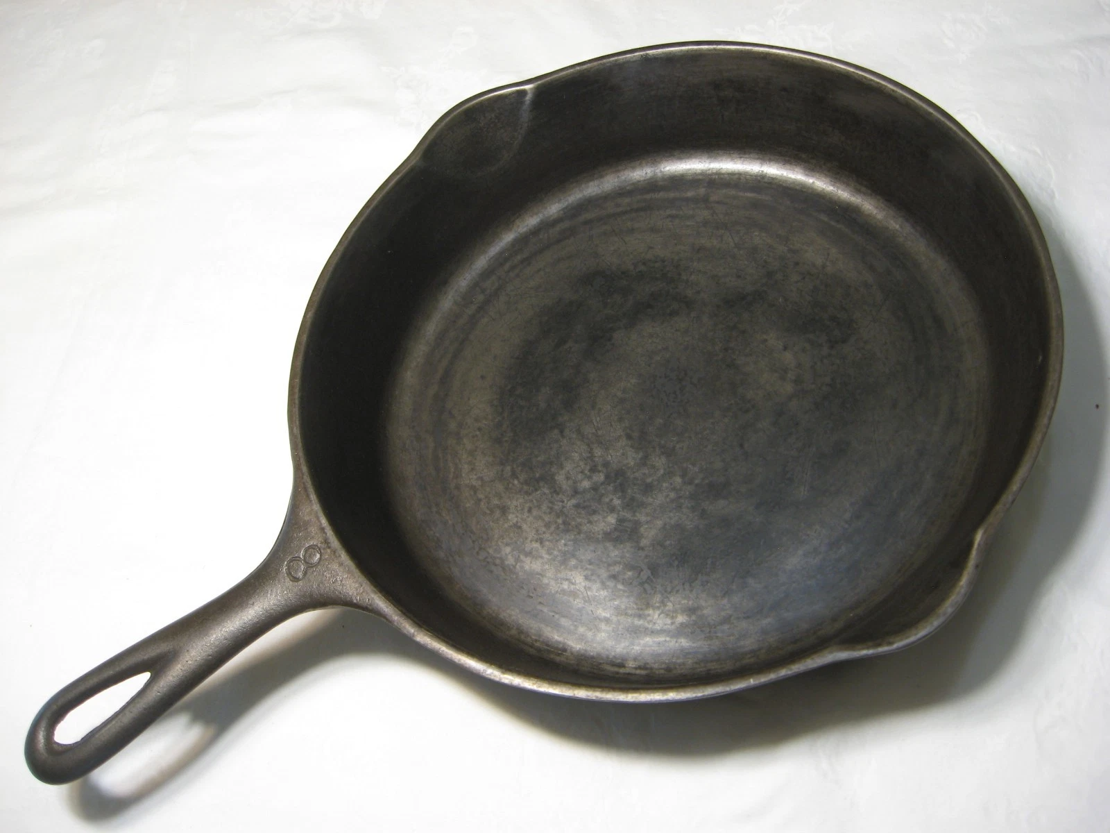 Wagner Ware #8 Sidney -O- 1058B cast iron 10-3/8" skillet - restored - sits flat