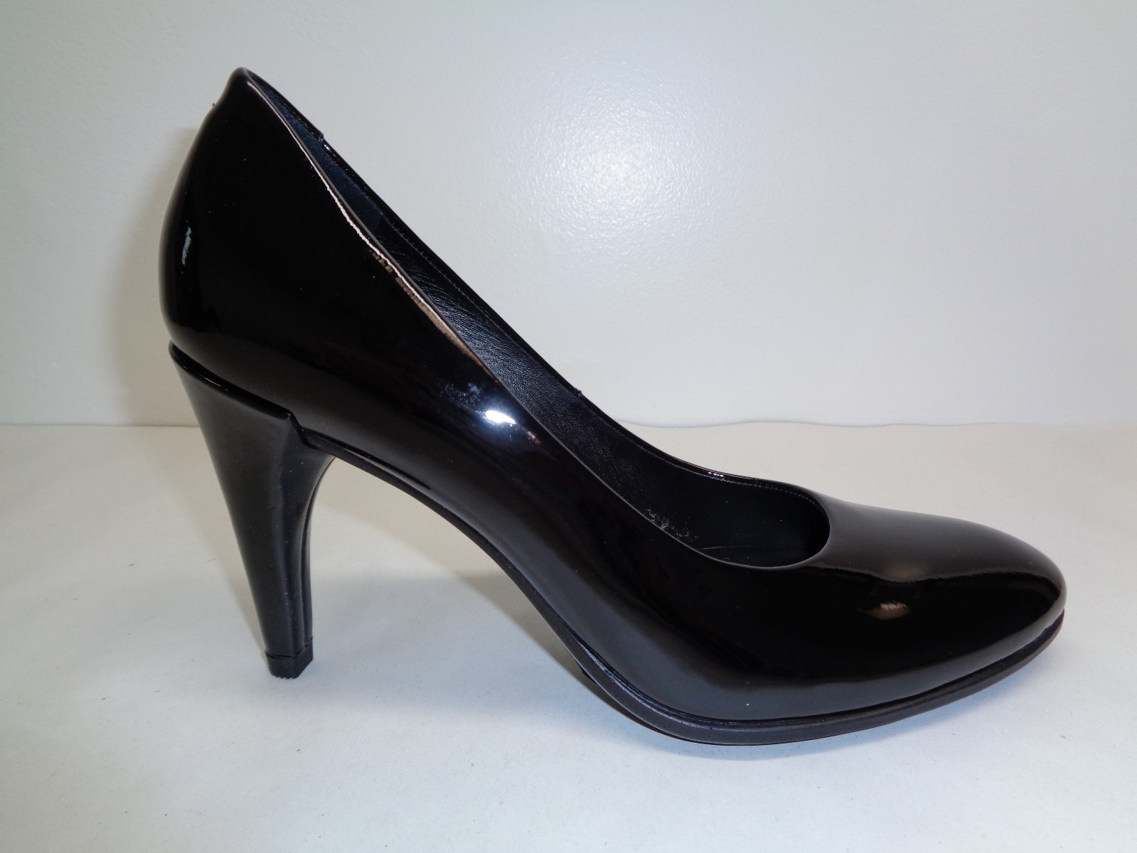 ecco black pumps