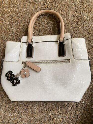 Guess Handbag women . Ivory With Black Flowers. - Picture 2 of 4