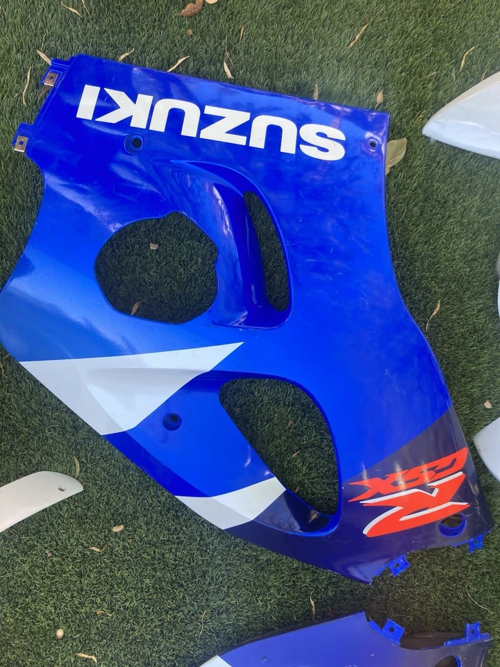 JUEGO DE CARENADO COMPLETO ORIGINAL ORIGINAL SUZUKI GSXR 600/750 SRAD 1996-2000/1999 Foto 4 de 4