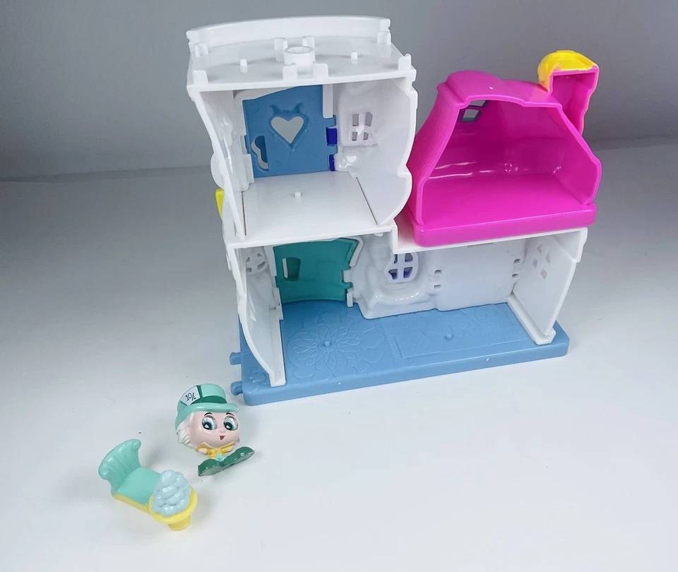 Doorables Alice In Wonderland Mad Hatter Tea Shop Disney Set w/ Bonus Alice - Image 3 of 4