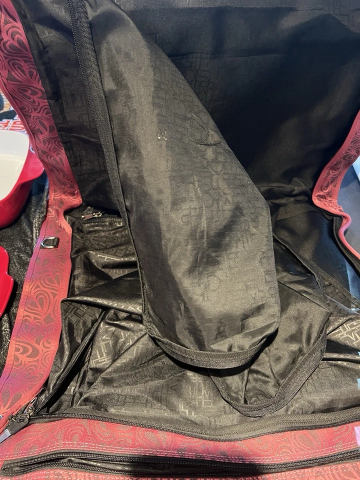 Bolso de Ropa Diane Von Furstenberg Corazón Rosa con Charol Negro 24 X 20 Foto 3 de 4