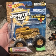 Monster Jam Grave Digger Golden Machines Chase With Re-Crushable Car New