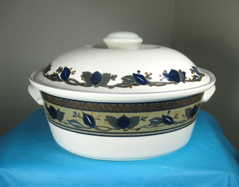 Mikasa Intaglio Arabella 9.5” Covered Casserole Serving Dish CAC01 Kitchen
